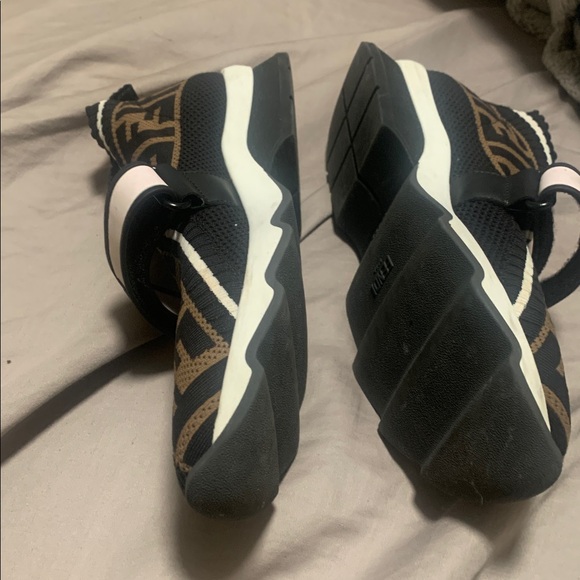 Fendi women’s sz 8 like new - Picture 3 of 5